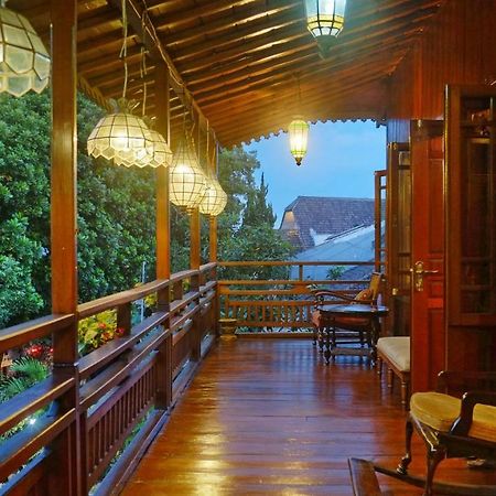 Badjoeri Ethnic Wooden Homestay Bandung Buitenkant foto