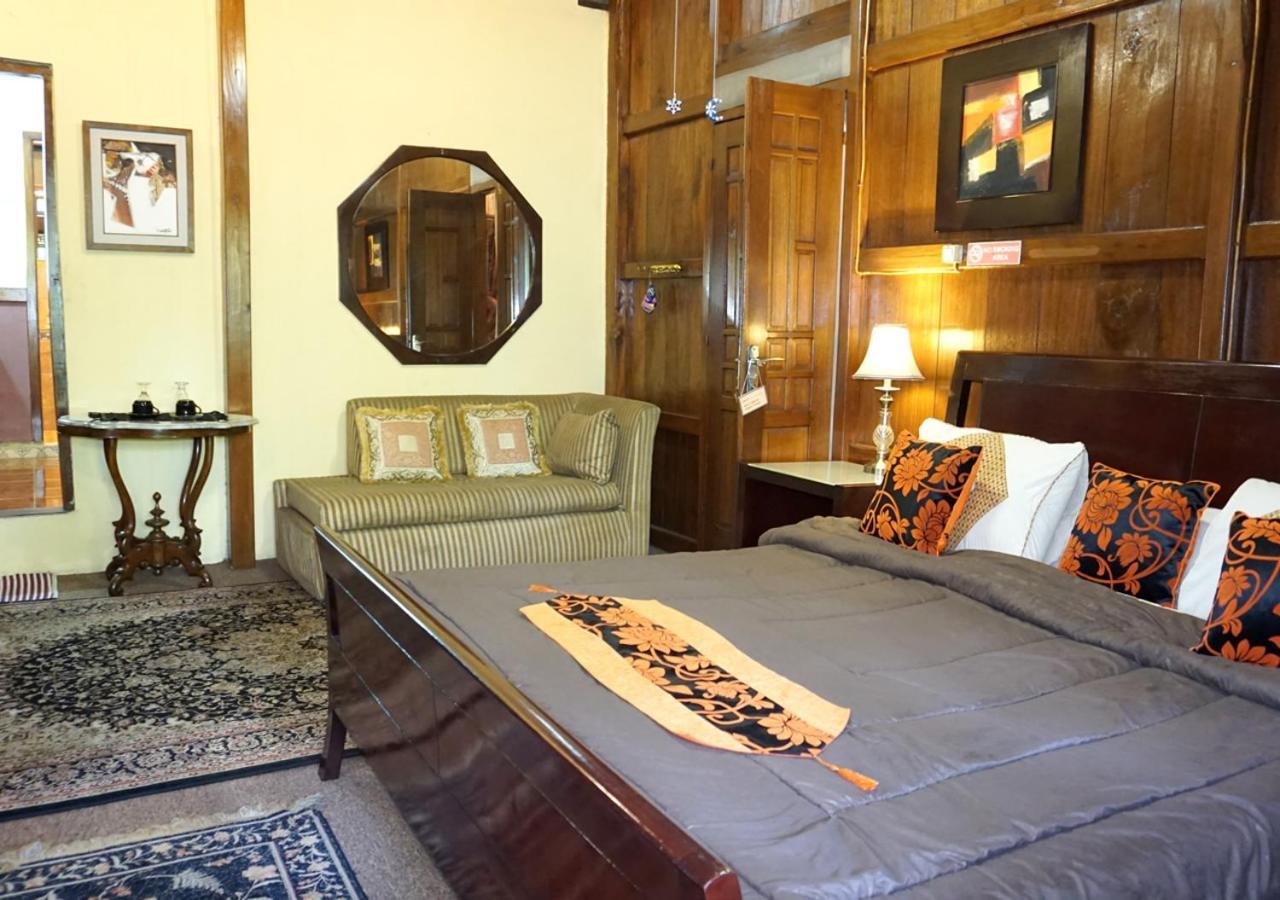 Badjoeri Ethnic Wooden Homestay Bandung Buitenkant foto