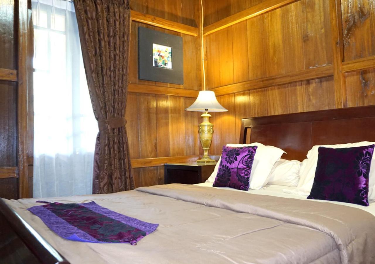 Badjoeri Ethnic Wooden Homestay Bandung Buitenkant foto