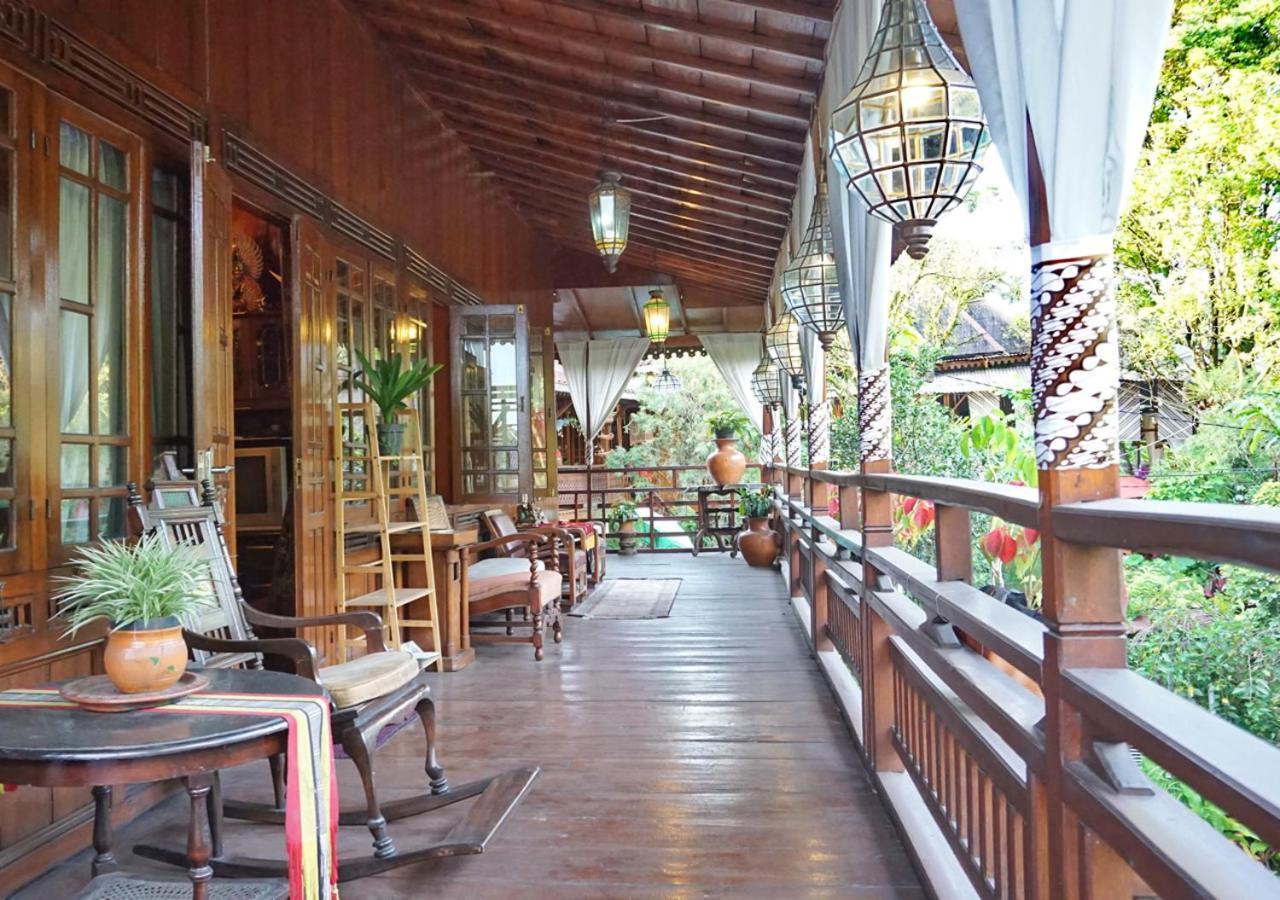 Badjoeri Ethnic Wooden Homestay Bandung Buitenkant foto