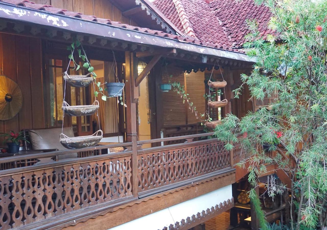 Badjoeri Ethnic Wooden Homestay Bandung Buitenkant foto