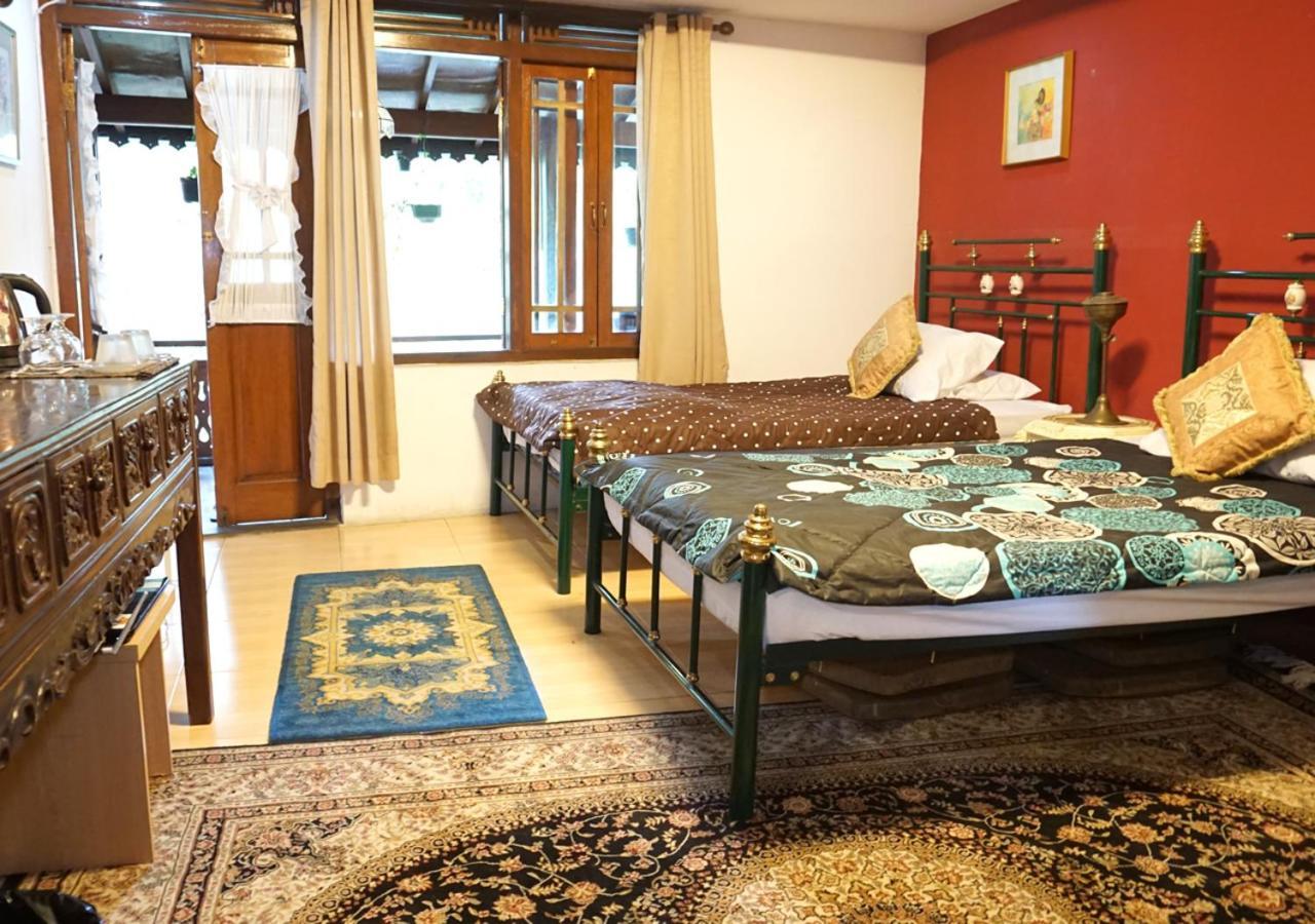 Badjoeri Ethnic Wooden Homestay Bandung Buitenkant foto
