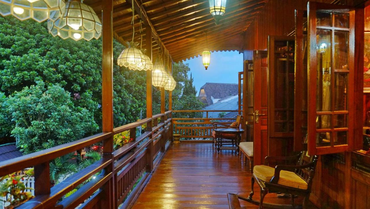 Badjoeri Ethnic Wooden Homestay Bandung Buitenkant foto