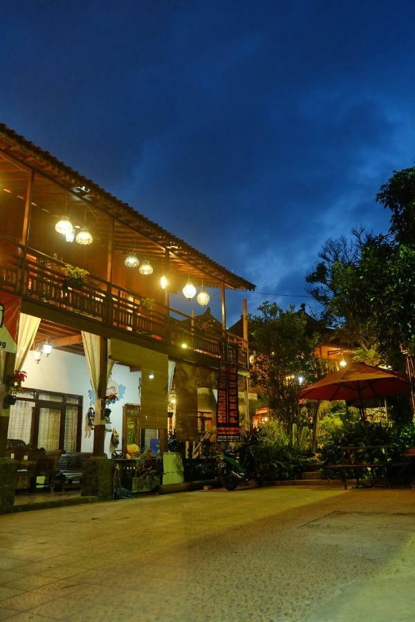 Badjoeri Ethnic Wooden Homestay Bandung Buitenkant foto