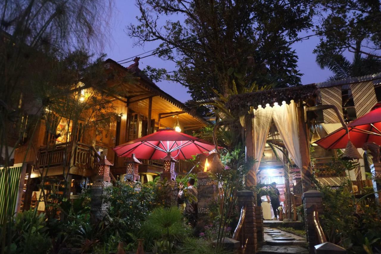 Badjoeri Ethnic Wooden Homestay Bandung Buitenkant foto