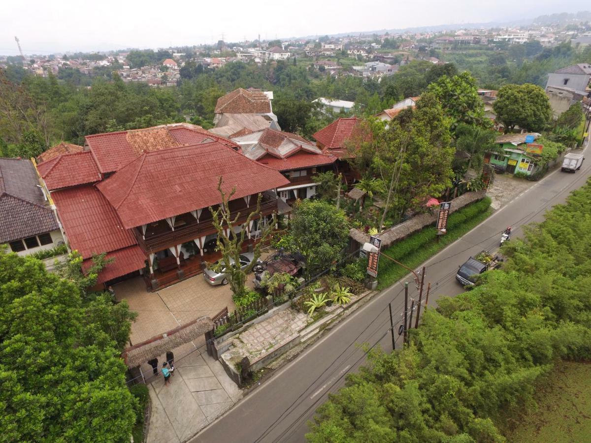 Badjoeri Ethnic Wooden Homestay Bandung Buitenkant foto
