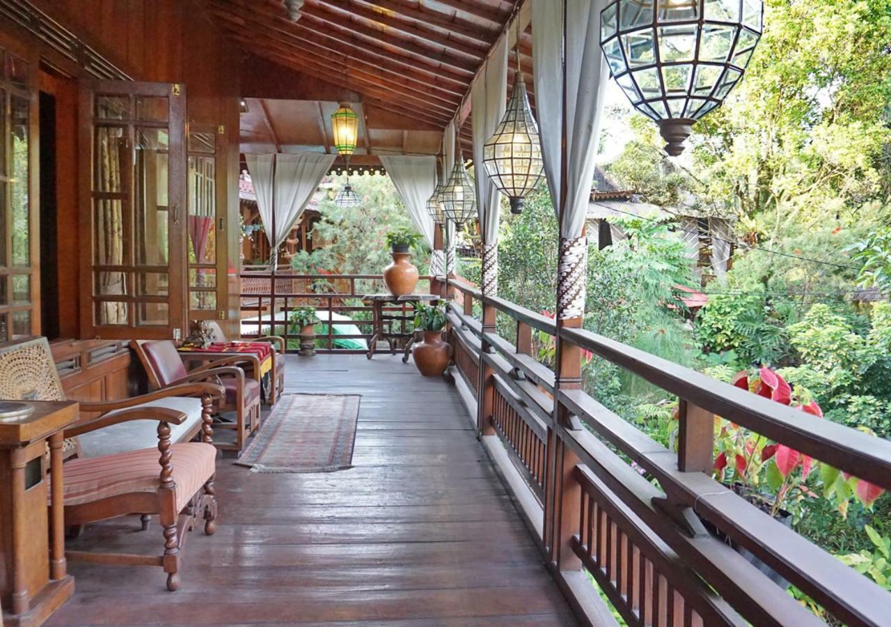 Badjoeri Ethnic Wooden Homestay Bandung Buitenkant foto
