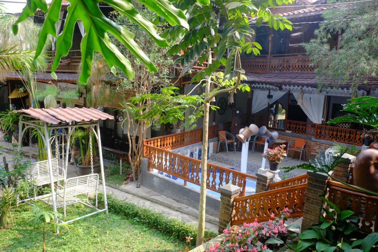 Badjoeri Ethnic Wooden Homestay Bandung Buitenkant foto