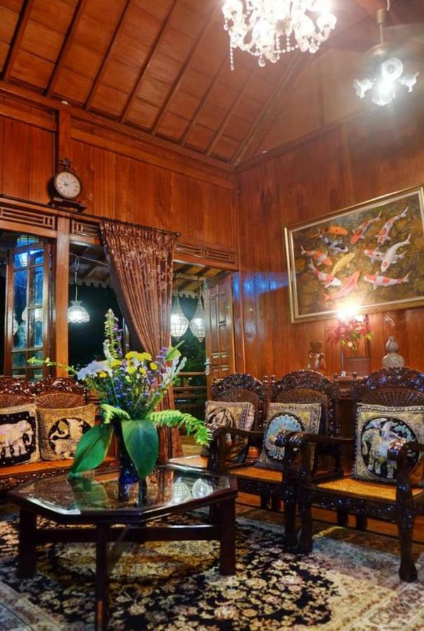 Badjoeri Ethnic Wooden Homestay Bandung Buitenkant foto