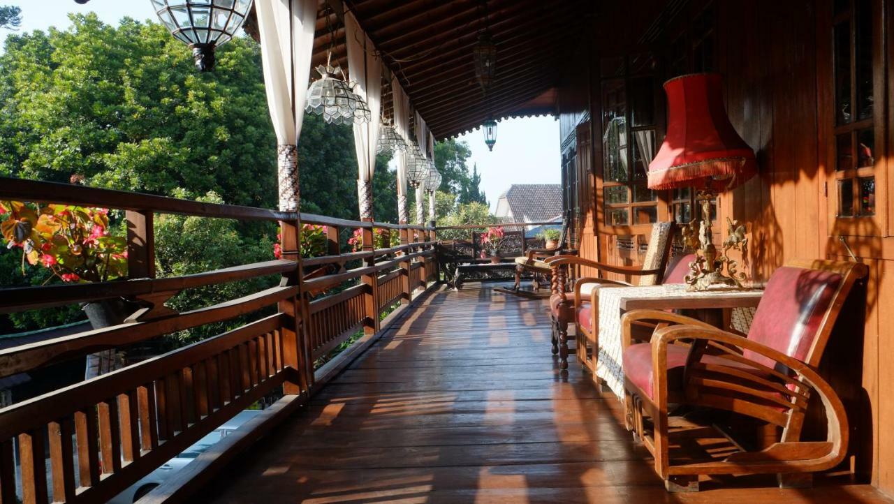 Badjoeri Ethnic Wooden Homestay Bandung Buitenkant foto