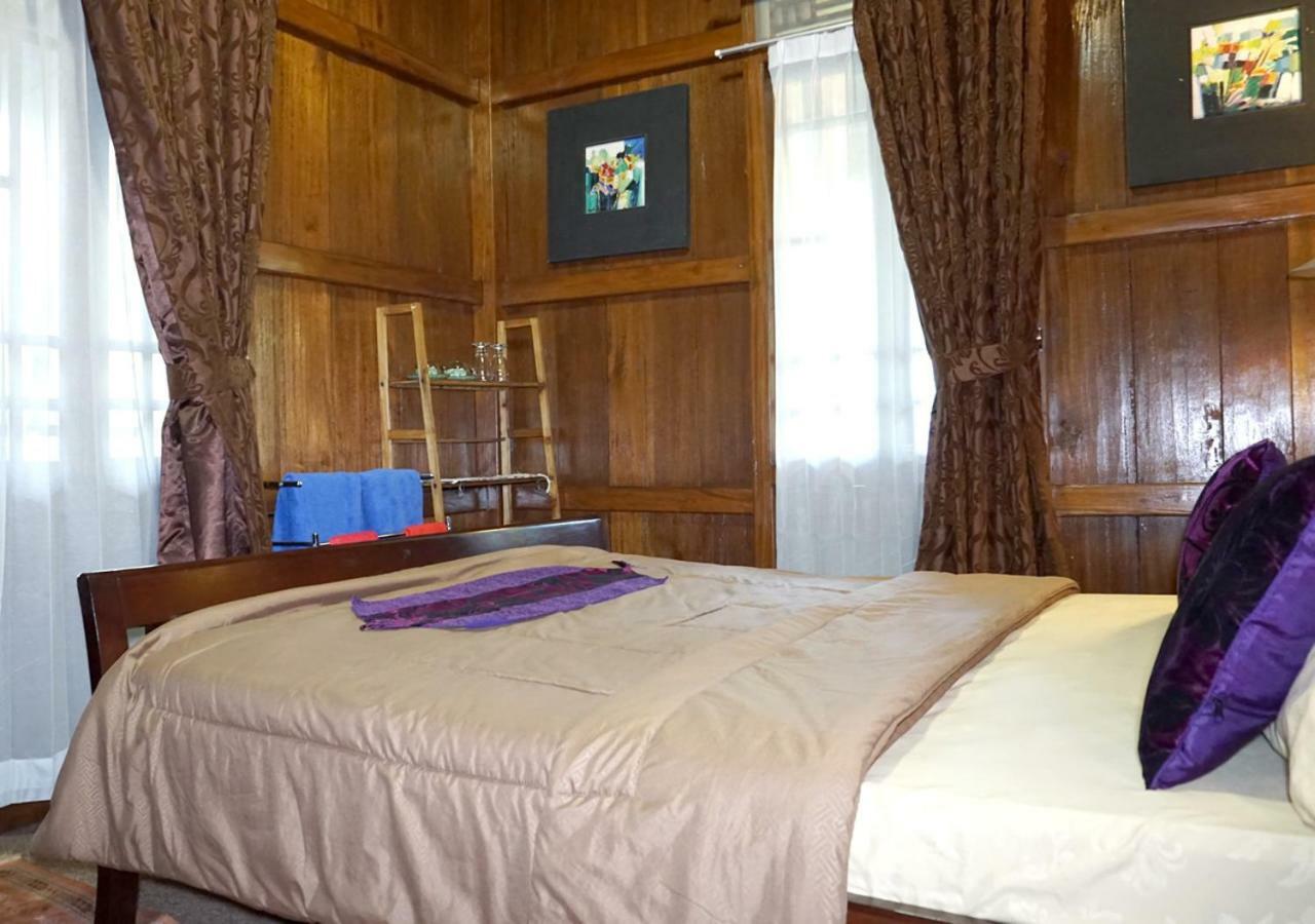 Badjoeri Ethnic Wooden Homestay Bandung Buitenkant foto