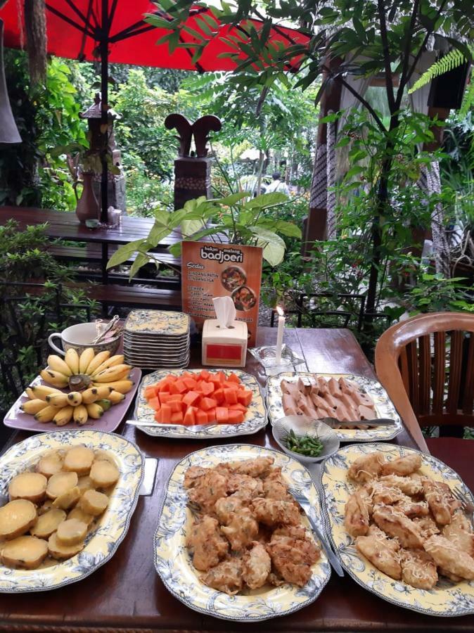 Badjoeri Ethnic Wooden Homestay Bandung Buitenkant foto